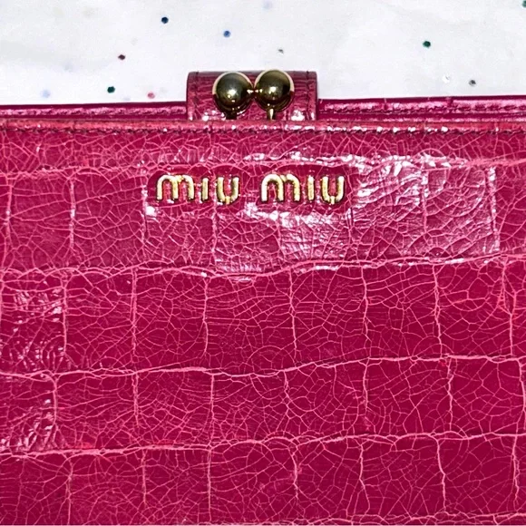 Miu Miu Pink Croc-Embossed Wallet - Picture 6 of 15